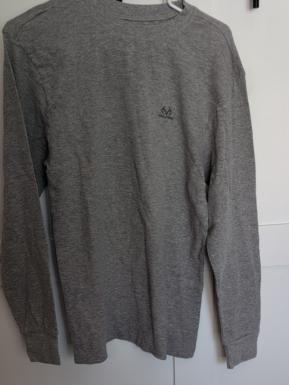 Realtree Men's Long Sleeve Crew Neck Shirt in Gray